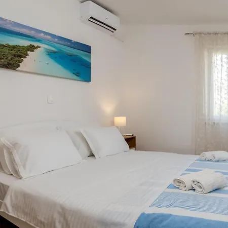 Apartment Coastal Charm Duplex Trogir