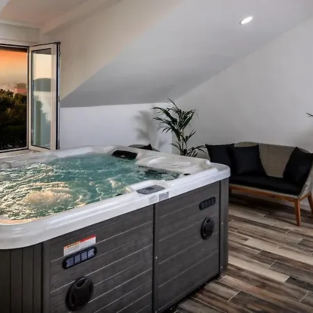 Coastal Charm Duplex * Trogir