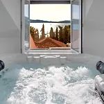 Jacuzzi Apartment *