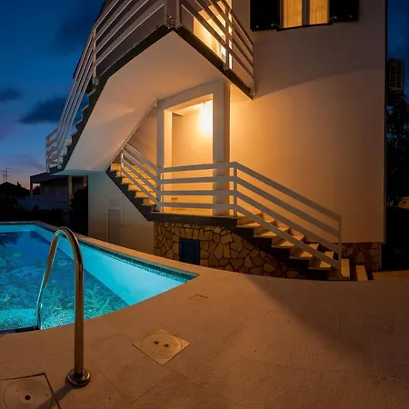 Coastal Charm Duplex Apartman